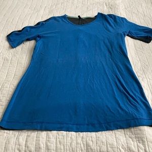 Lululemon two tone SS cotton tee
